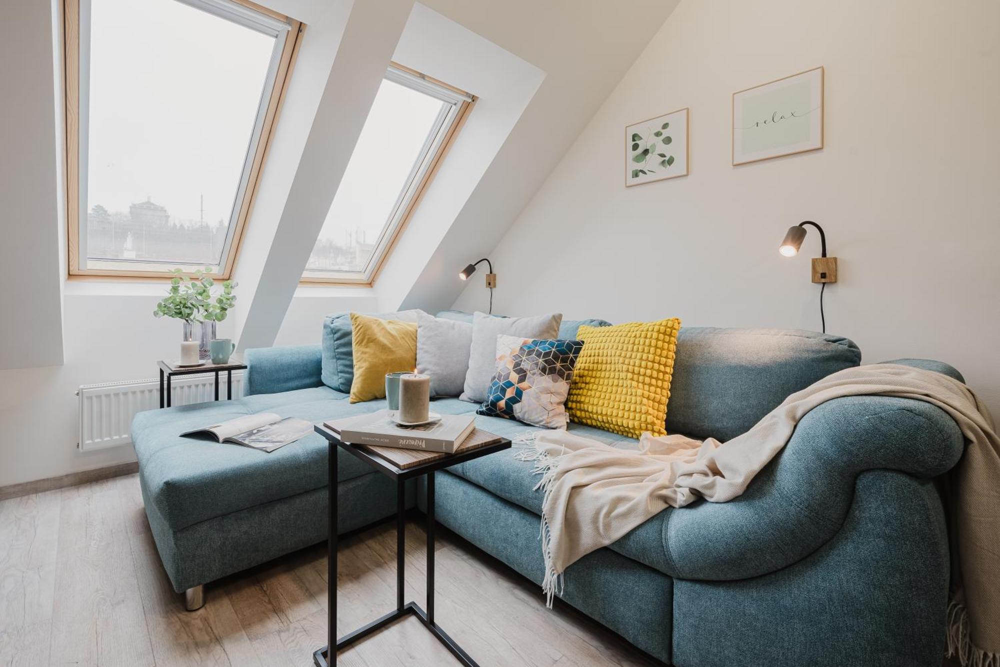 Days - Attic 1bdr - Workspace - Garage - Smichov Appartamento *