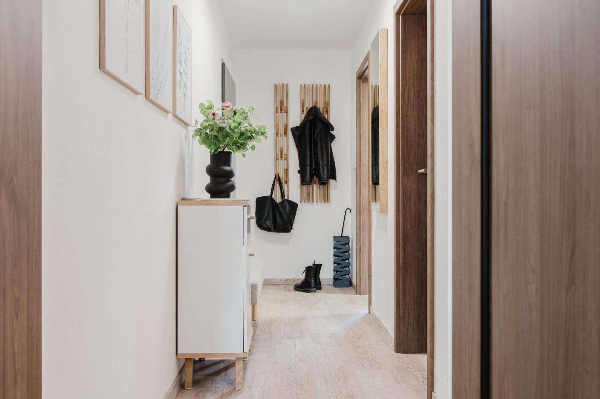 Days - Attic 1bdr - Workspace - Garage - Smichov