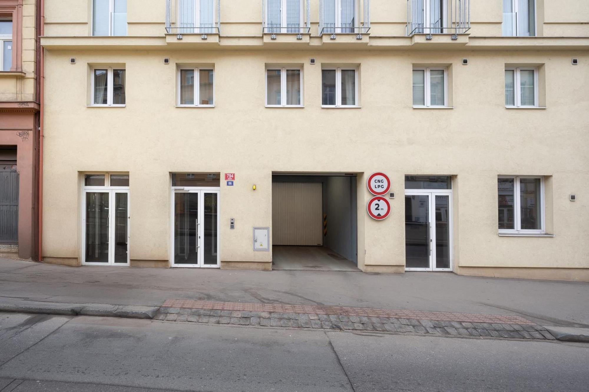 Appartamento Days - Attic 1bdr - Workspace - Garage - Smichov *