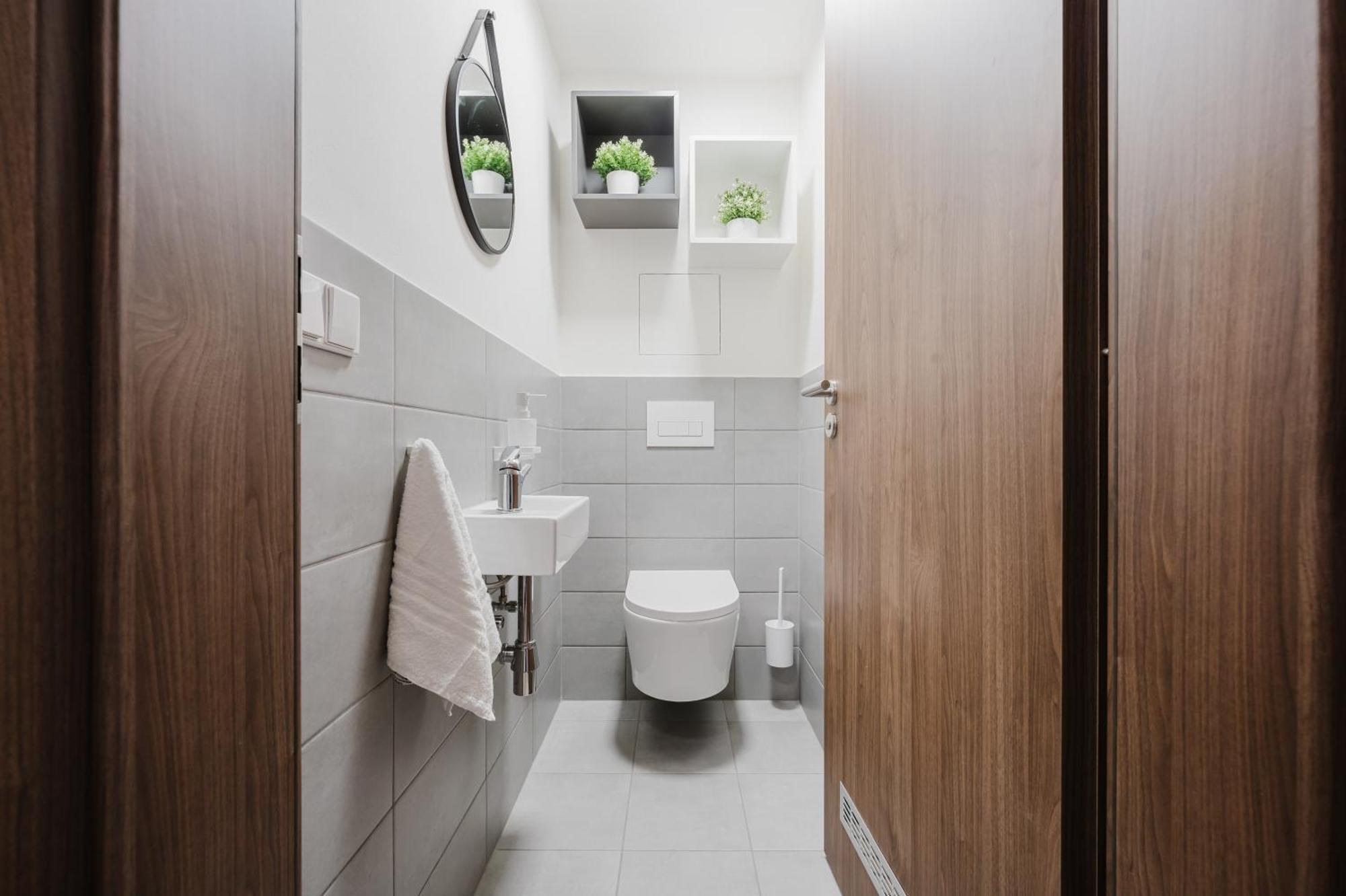 Days - Attic 1bdr - Workspace - Garage - Smichov Appartamento Praga